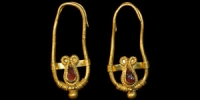 Hellenistic - Gold Earrings with Garnet Stones