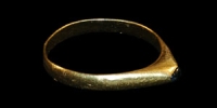 Medieval - Gold Stirrup Ring with Sapphire Cabochon