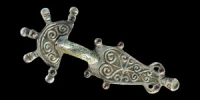 Silver Radiate-Headed Bow Brooch with Garnets