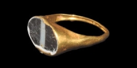 Gold and Banded Glass Intaglio Ring
