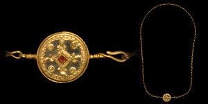 Gold Disc Pendant with Inlay and Chain Necklace