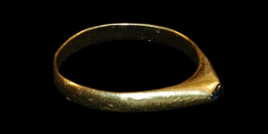 Medieval - Gold Stirrup Ring with Sapphire Cabochon