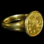 English 17th Century - Gold Signet Ring - Bull and Heart