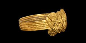 Gold Filigree Finger Ring