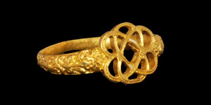 Gold Interlocking Hearts Ring