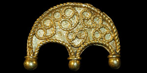 Roman - Gold Mount - Filigree Double Crescent