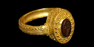 Roman - Gold Openwork Ring with 