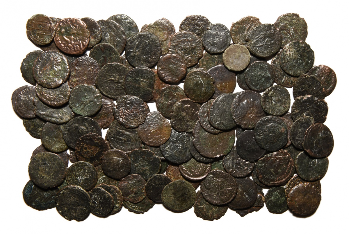 Roman Imperial Coins - Late Bronzes Group [100] | Barnebys